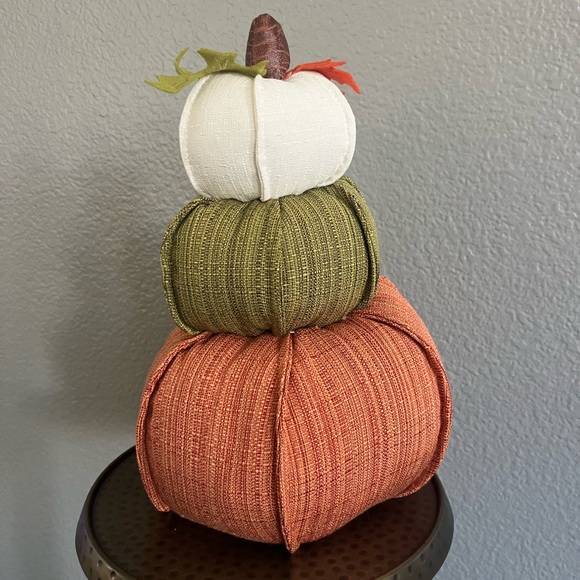 Weighted 3 Tier Pumpkin Decor - Picture 3 of 7
